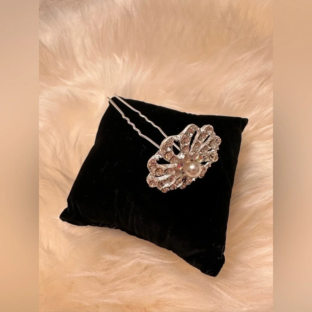 NWOT AB rhinestone hair brooch